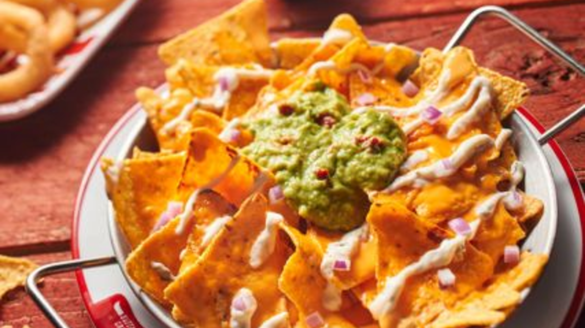 Cheddar nachos
