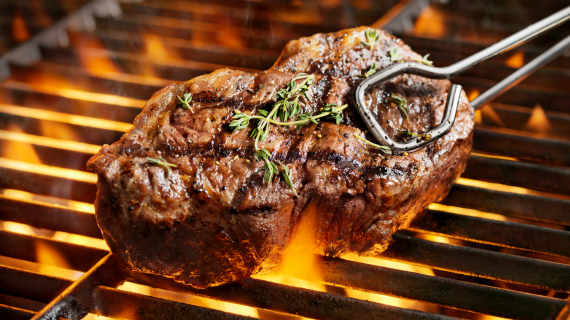 viande sur le grill