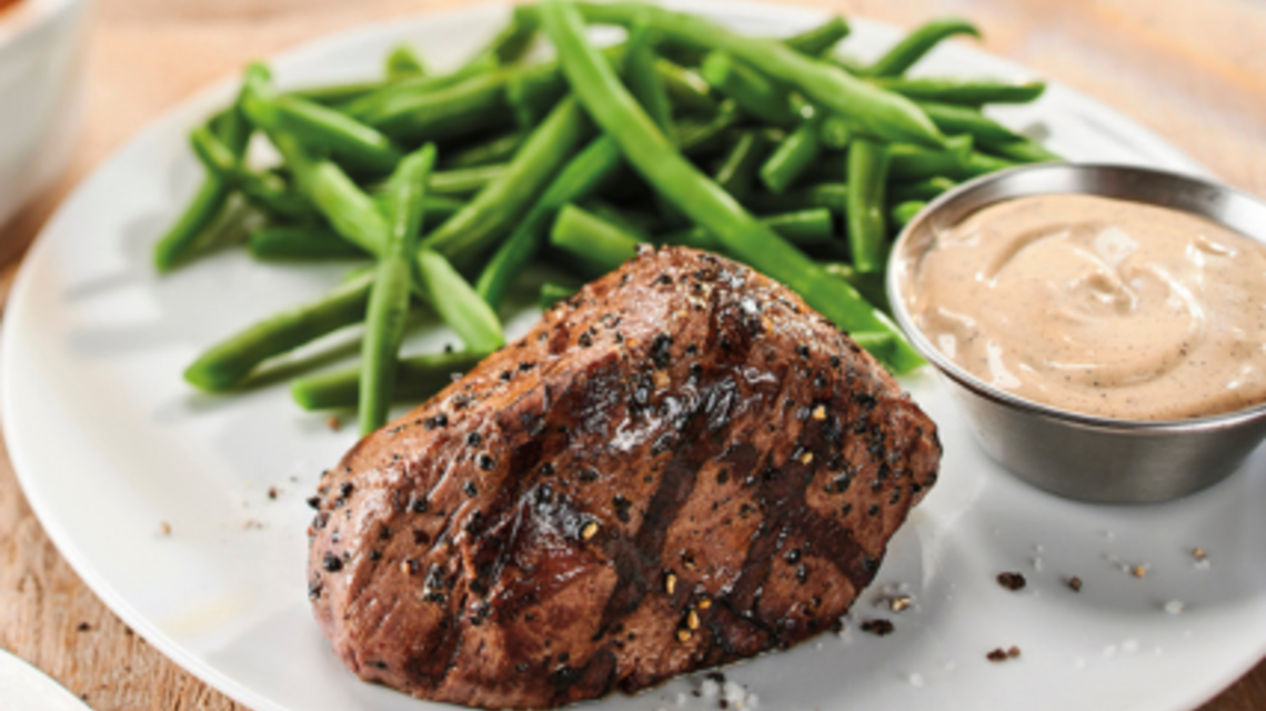 Steak mariné grillé aux 3 poivres