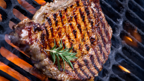 morceau de bœuf sur le grill