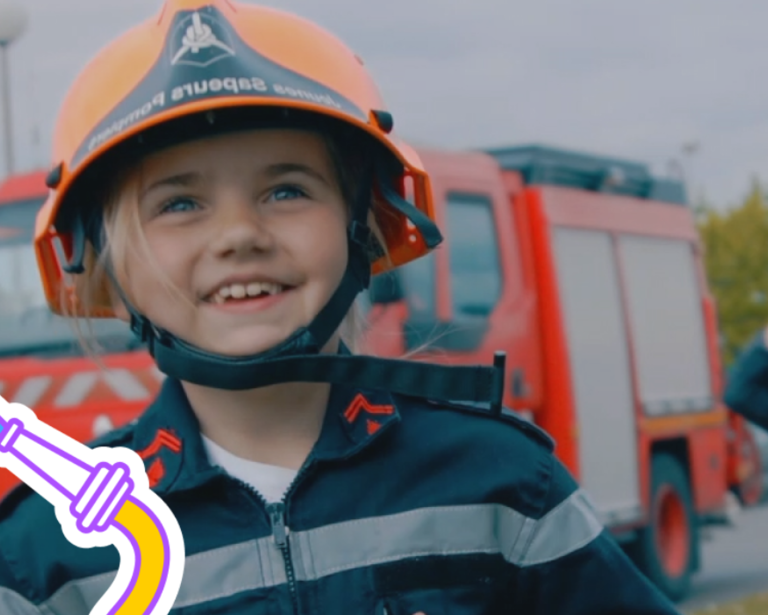 Enfant déguisé en pompier