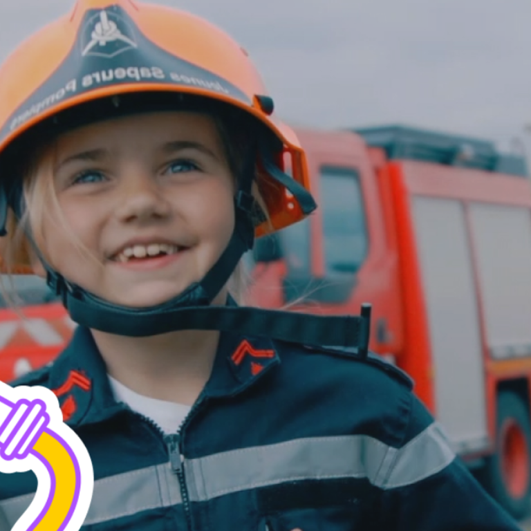 Enfant déguisé en pompier